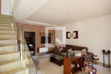 Sala de casa à venda com 6 quartos, 280m² em Sagrada Família, Belo Horizonte