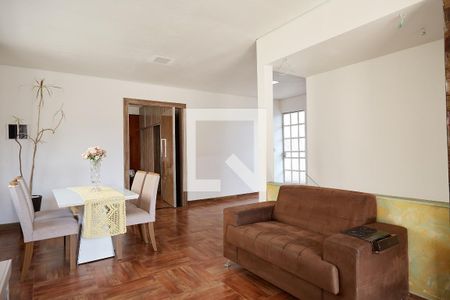 Sala 2 de casa à venda com 6 quartos, 280m² em Sagrada Família, Belo Horizonte