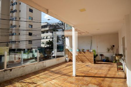 Varanda de casa à venda com 6 quartos, 280m² em Sagrada Família, Belo Horizonte