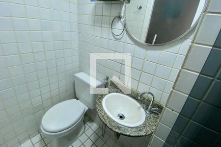 Banheiro de kitnet/studio para alugar com 1 quarto, 42m² em Centro, Rio de Janeiro