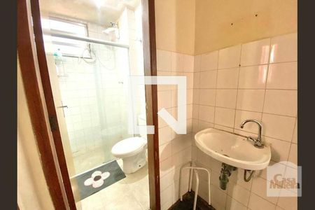 banheiro de apartamento à venda com 2 quartos, 55m² em Floramar, Belo Horizonte