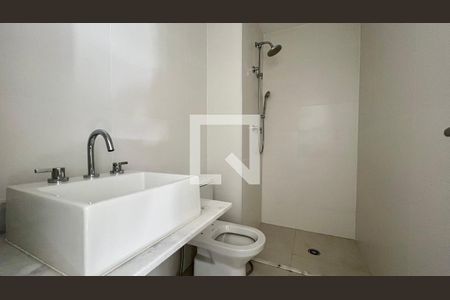 Banheiro de kitnet/studio para alugar com 1 quarto, 21m² em Paraíso, São Paulo