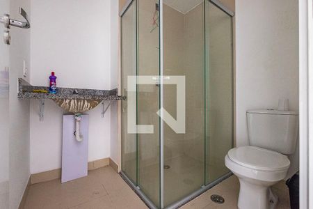 Banheiro de kitnet/studio para alugar com 1 quarto, 25m² em Pinheiros, São Paulo