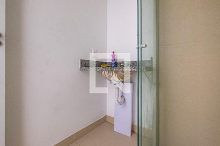 Banheiro de kitnet/studio para alugar com 1 quarto, 25m² em Pinheiros, São Paulo