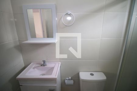 Banheiro de casa para alugar com 1 quarto, 35m² em Ramos, Rio de Janeiro