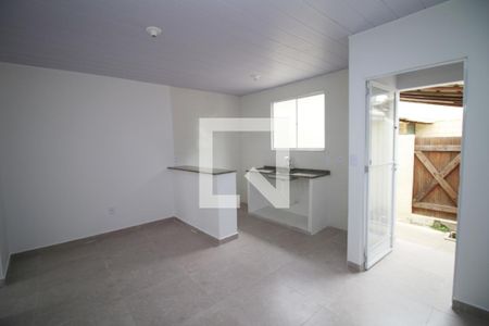 Sala de casa para alugar com 1 quarto, 35m² em Ramos, Rio de Janeiro