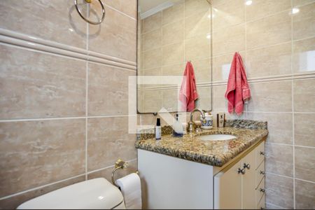 Apartamento à venda com 202m², 4 quartos e 3 vagas Apartamento à venda com 202m², 4 quartos e 3 vagasBanheiro da Suíte 1