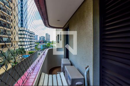 Apartamento à venda com 202m², 4 quartos e 3 vagas Apartamento à venda com 202m², 4 quartos e 3 vagasSuíte 1-Sacada