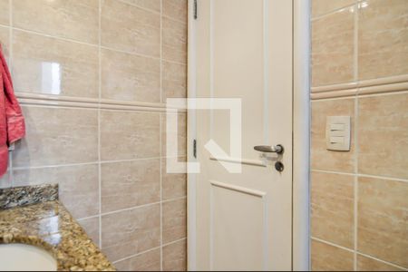 Apartamento à venda com 202m², 4 quartos e 3 vagas Apartamento à venda com 202m², 4 quartos e 3 vagasBanheiro da Suíte 1