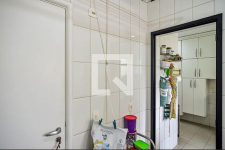 Apartamento à venda com 202m², 4 quartos e 3 vagas Apartamento à venda com 202m², 4 quartos e 3 vagasÁrea de Serviço