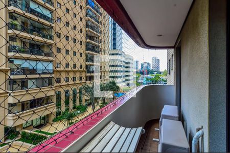 Apartamento à venda com 202m², 4 quartos e 3 vagas Apartamento à venda com 202m², 4 quartos e 3 vagasSuíte 1-Sacada