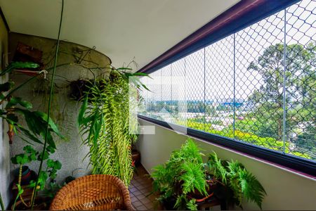 Apartamento à venda com 202m², 4 quartos e 3 vagas Apartamento à venda com 202m², 4 quartos e 3 vagasVaranda