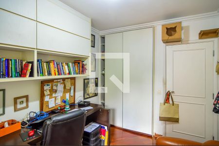 Apartamento à venda com 202m², 4 quartos e 3 vagas Apartamento à venda com 202m², 4 quartos e 3 vagasQuarto 2