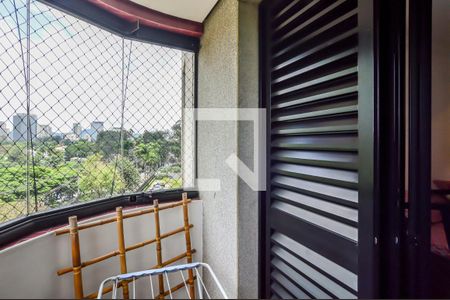 Apartamento à venda com 202m², 4 quartos e 3 vagas Apartamento à venda com 202m², 4 quartos e 3 vagasSuíte 2-Sacada