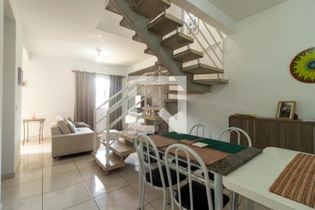 Sala de casa de condomínio para alugar com 4 quartos, 110m² em Rio Cotia, Cotia