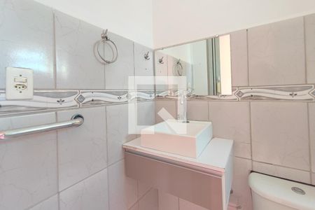 Banheiro de casa para alugar com 1 quarto, 15m² em Vila Marieta, Campinas