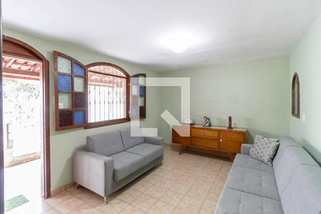 Sala de casa à venda com 2 quartos, 80m² em Alípio de Melo, Belo Horizonte