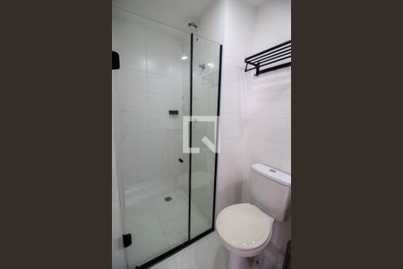 Banheiro de apartamento para alugar com 1 quarto, 24m² em  Butantã, São Paulo