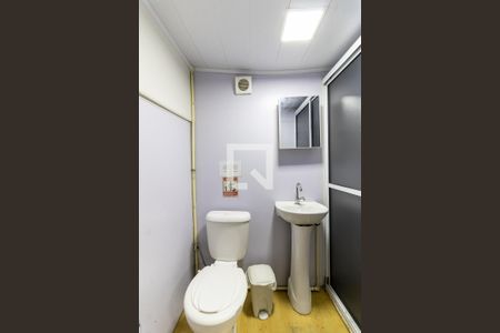 Banheiro de kitnet/studio para alugar com 1 quarto, 25m² em Liberdade, São Paulo