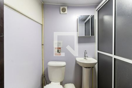 Banheiro de kitnet/studio para alugar com 1 quarto, 25m² em Liberdade, São Paulo