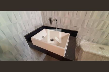 Casa à venda com 155m², 4 quartos e 2 vagas Casa à venda com 155m², 4 quartos e 2 vagasBanheiro da Suíte