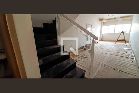 Escada de casa à venda com 4 quartos, 155m² em Bela Vista, Osasco