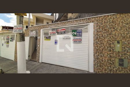 Casa à venda com 155m², 4 quartos e 2 vagas Casa à venda com 155m², 4 quartos e 2 vagasFachada da Casa