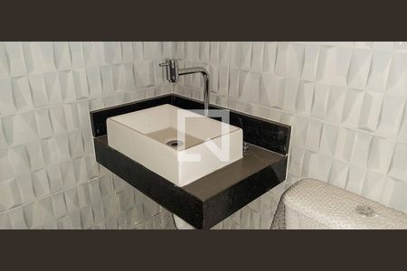 Casa à venda com 155m², 4 quartos e 2 vagas Casa à venda com 155m², 4 quartos e 2 vagasBanheiro Social