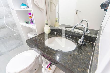 Banheiro  de apartamento à venda com 3 quartos, 70m² em Vila Pires, Santo André