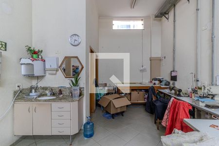 Casa à venda com 519m², 3 quartos e 5 vagas Casa à venda com 519m², 3 quartos e 5 vagasLavabo 2