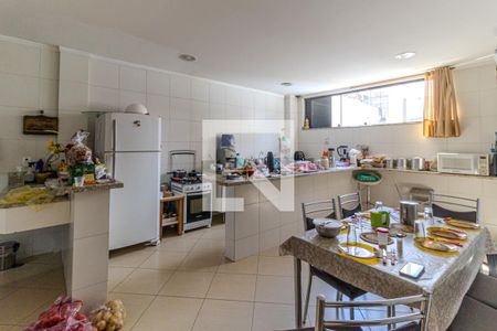 Casa à venda com 519m², 3 quartos e 5 vagas Casa à venda com 519m², 3 quartos e 5 vagasCozinha 3