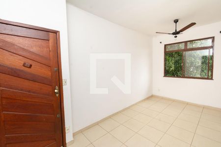 Sala de apartamento para alugar com 2 quartos, 48m² em Centro, Contagem