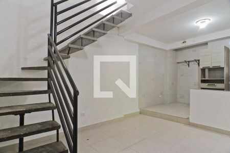 Sala de casa para alugar com 2 quartos, 110m² em Jardim Monte Alegre, São Paulo