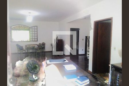 Casa à venda com 4 quartos, 189m² em Matapaca, Niterói