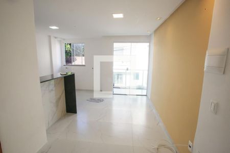 Sala de apartamento para alugar com 1 quarto, 38m² em Tanque, Rio de Janeiro