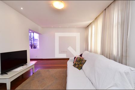 Sala de estar de apartamento para alugar com 3 quartos, 150m² em Santo Antônio, Belo Horizonte