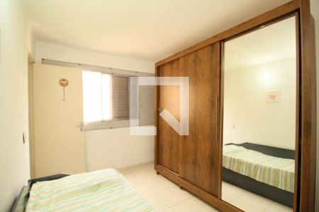 Quarto 1 de apartamento para alugar com 3 quartos, 65m² em Parque Pinheiros, Taboão da Serra