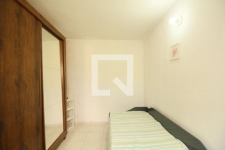 Quarto 1 de apartamento para alugar com 3 quartos, 65m² em Parque Pinheiros, Taboão da Serra