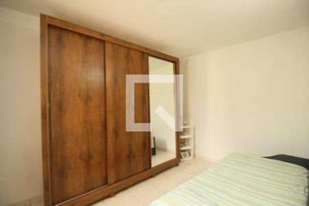 Quarto 1 de apartamento para alugar com 3 quartos, 65m² em Parque Pinheiros, Taboão da Serra