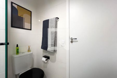 Banheiro de kitnet/studio para alugar com 1 quarto, 27m² em Vila Dom Pedro I, São Paulo