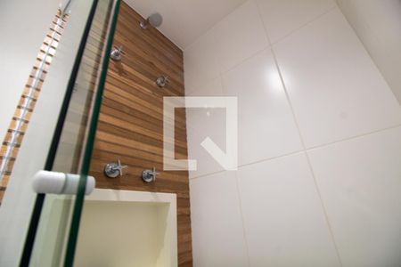 Banheiro de apartamento à venda com 2 quartos, 66m² em Santo Amaro, São Paulo