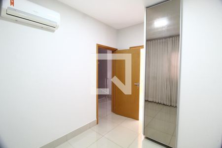 Quarto 1 - Suíte de casa de condomínio para alugar com 3 quartos, 150m² em Granja Marileusa, Uberlândia