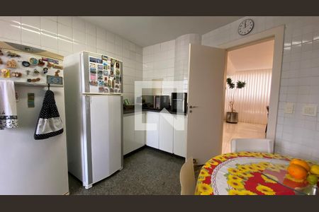 Cozinha de apartamento à venda com 4 quartos, 240m² em Belvedere, Belo Horizonte