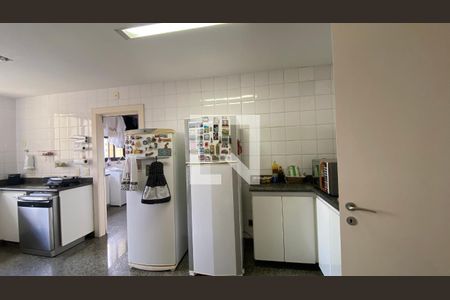 Cozinha de apartamento à venda com 4 quartos, 240m² em Belvedere, Belo Horizonte