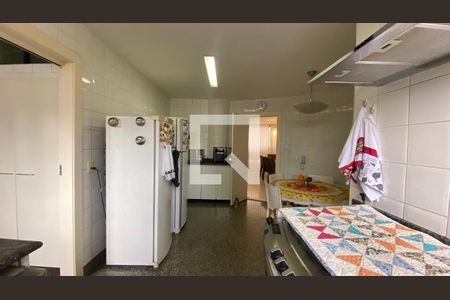 Cozinha de apartamento à venda com 4 quartos, 240m² em Belvedere, Belo Horizonte