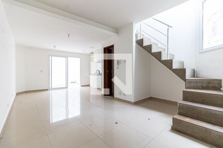 Sala de casa de condomínio para alugar com 2 quartos, 83m² em Vila Brasilio Machado, São Paulo