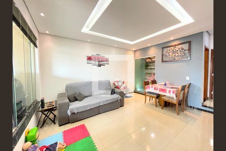 Sala de casa à venda com 3 quartos, 140m² em Cabral, Contagem