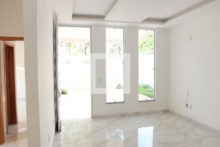 Sala de casa para alugar com 3 quartos, 120m² em Residencial Rio Verde, Goiânia