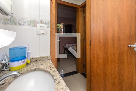 banheiro social_4 de apartamento à venda com 3 quartos, 62m² em Vila Vermelha, São Paulo