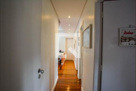 Corredor de apartamento à venda com 3 quartos, 127m² em Vila Bastos, Santo André